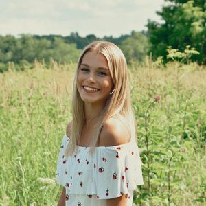 Meet your Posher, Adrienne